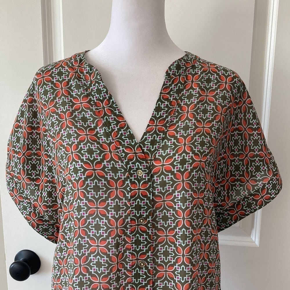 Banana Republic Factory medium button down blouse short sleeves green v-neck - Picture 2 of 13